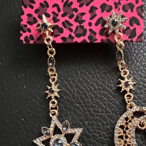 🌙 Betsey Johnson stunning sparkling crystal celestial dangle earrings 🌙 - Picture 3 of 6